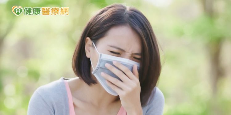 以為久咳不癒是過敏? 它與新冠同時感染-病情恐加劇