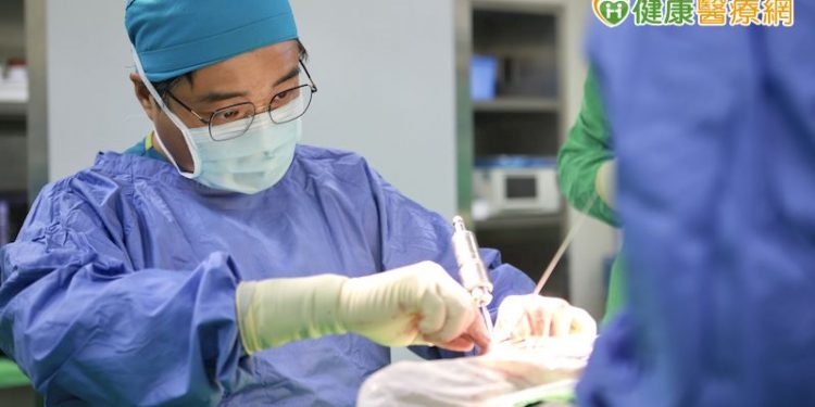 小兒麻痺關節變形求截肢　「骨矯正手術」助腳踏實地
