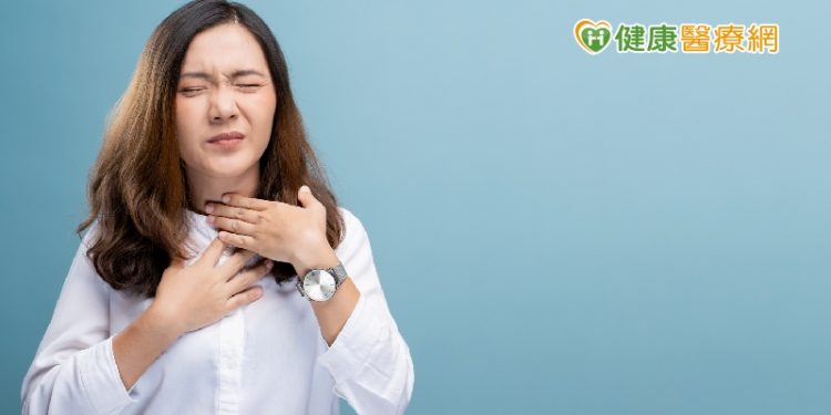 喉嚨卡卡有點痛　慢性咽喉炎保養喝這三種茶