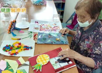 活動作品集結成冊　日照中心長輩樂開懷