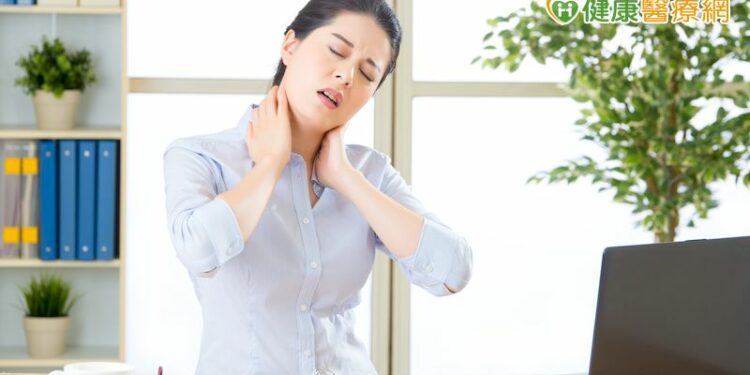 疫情待家用3c 頸部疼痛困擾增加