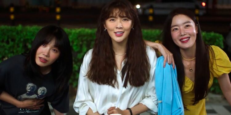 熱播韓劇《酒鬼都市女人們》由崔始源、李善彬、韓善伙、鄭恩地主演,劇情講述三位女主角愛酒成癮的故事,無酒不行的生活!