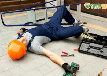 高處墜落摔破骨盆　三階段手術助脫險