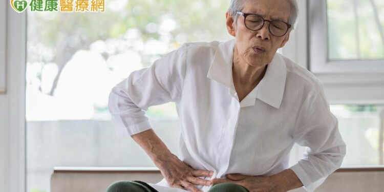 便秘一周竟是大腸癌引起　裝置大腸支架順利舒緩