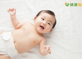 寶寶常斜頸而頭歪？　醫授3招治先天肌肉性斜頸