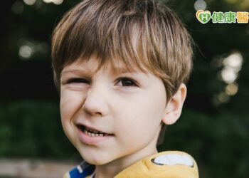 7歲兒罹患妥瑞氏症遭歧視　「頭皮針」治療獲重生