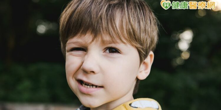 7歲兒罹患妥瑞氏症遭歧視　「頭皮針」治療獲重生