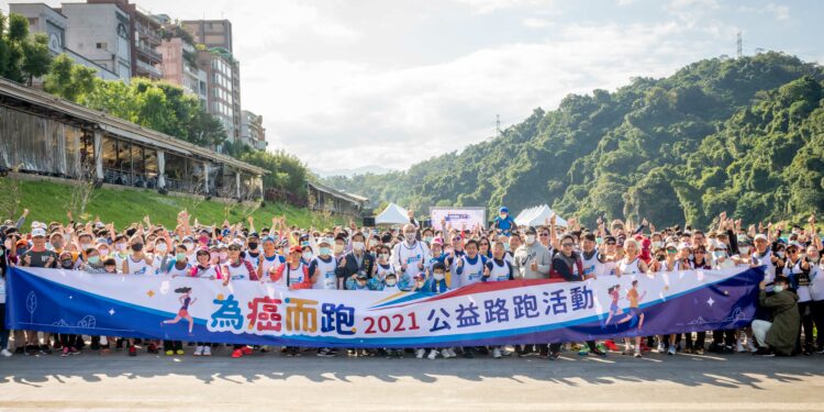 台灣巨砲陳金鋒攜手癌友 一起為癌而跑