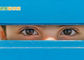 用眼過度只吃「葉黃素」不夠？　醫師點名10大護眼食物！