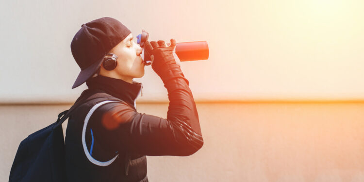 16歲以下青少年注意! 能量飲料恐傷身體