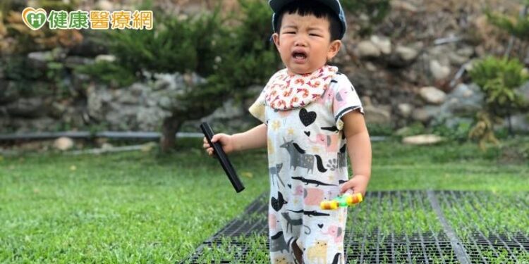 孩子愛用哭鬧取代說話？　專家點出問題關鍵