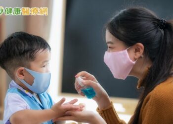 0-5歲無法打疫苗　萬一染疫怎麼辦？醫授防範、照護技巧