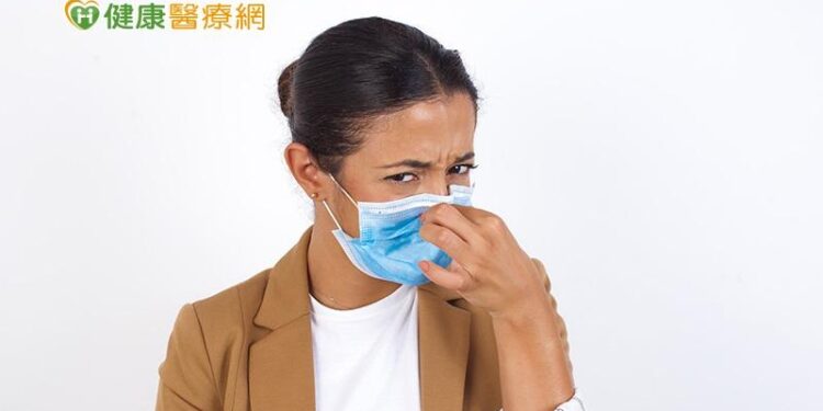 長期「戴口罩」造成口臭問題？牙醫師：多喝水！增加唾液分泌