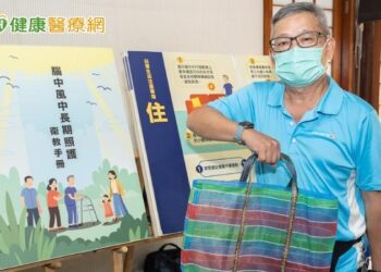 6旬運匠腦中風「肢體痙攣」　靠藥物甩開拐杖自行走路