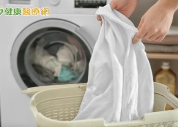 擔心猴痘「衣物傳染」？羅一鈞：衣服「這樣洗」才有效
