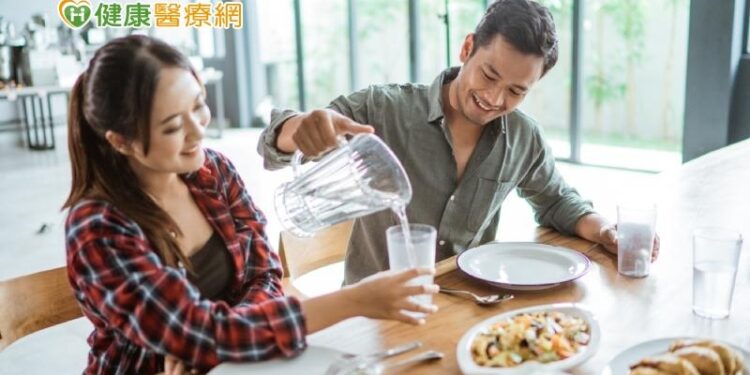 喝水怎樣喝才有效?營養師6大qa教你喝出好氣色