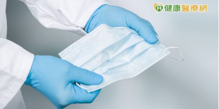 ba.5將來襲!「醫用口罩」怎麼選才有效? 食藥署授秘訣