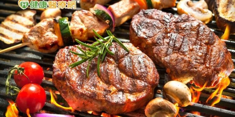 中秋烤肉姿勢不良、腰酸背痛?骨科醫授「護筋骨三部曲」