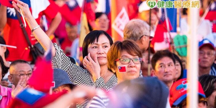 本土疫情持續在「高原期」　面對選舉將近，醫：暗藏危機