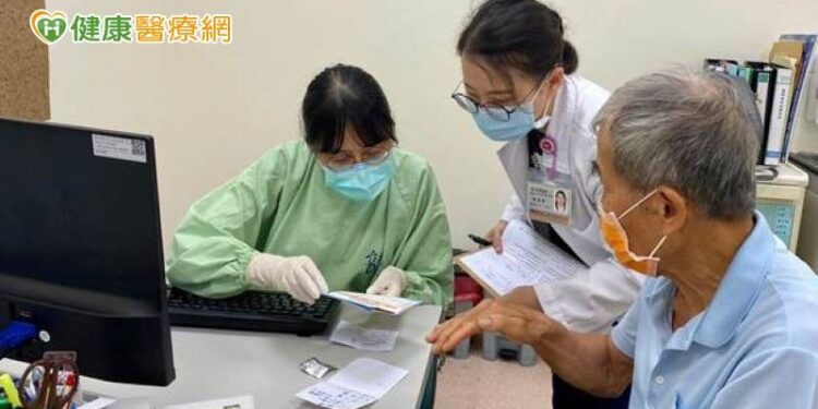 老年醫學整合門診 減少繁多藥物、顧健康
