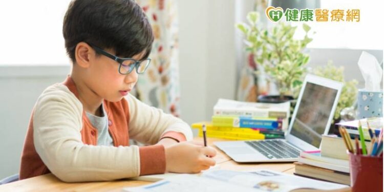 從「小」近視 醫:度數恐增加越快