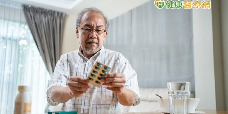 長輩「怕吃藥傷胃、傷腎、有毒！」　醫師教突破用藥盲點