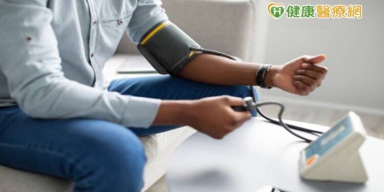 24歲男子「量血壓」數值暴衝!-急衝醫院竟是烏龍一場