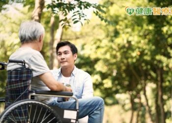 【失能照護】如何照顧殘疾家人？　請看護還是送安養中心