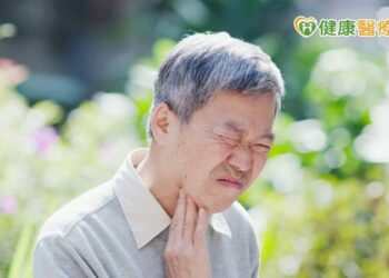 「吞口水都會痛」不到3個月竟是食道癌第三期！　醫揪警訊