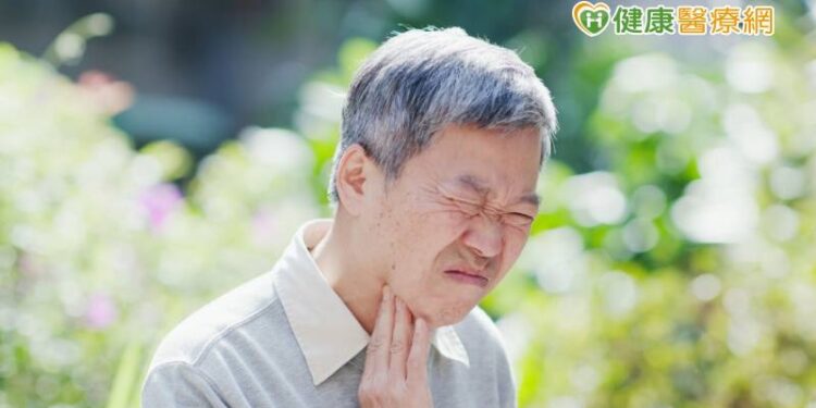「吞口水都會痛」不到3個月竟是食道癌第三期! 醫揪警訊