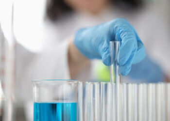 精準劑量與長期生存的雙贏：CML標靶藥物的新研究報告