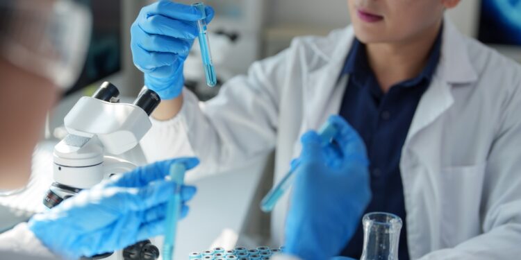 第三代TKI標靶藥物挑戰一線地位,PhALLCON 試驗開啟「精準除惡」新紀元