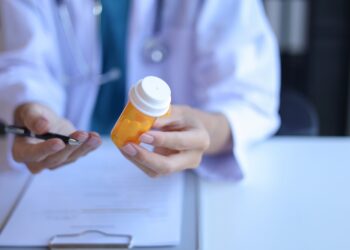 追求「恰到好處」的精準：第三代 TKI 標靶藥物開啟「反應導向」減量新模式