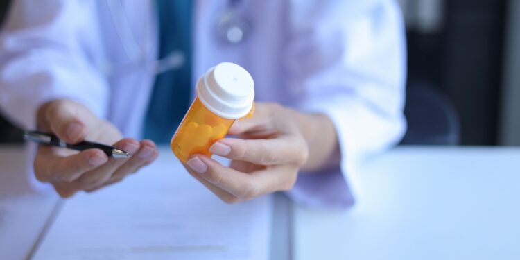 追求「恰到好處」的精準：第三代 TKI 標靶藥物開啟「反應導向」減量新模式